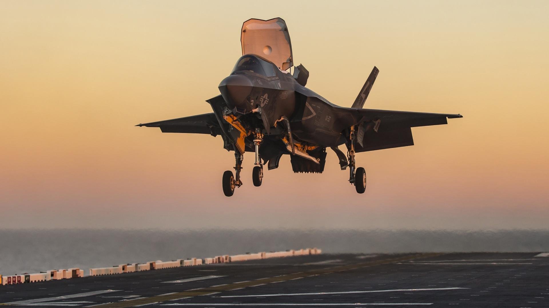 _城市广场：开放式网球街头比赛_，开放式网球击球