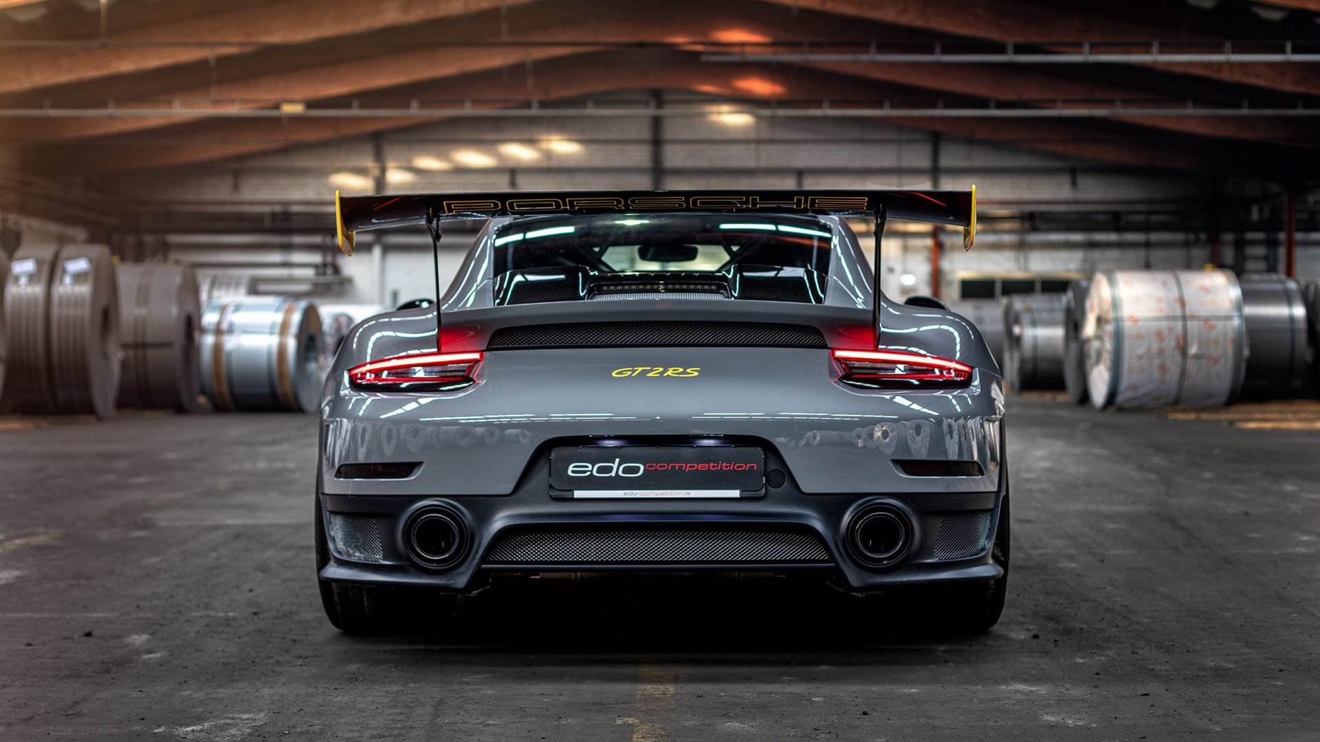 -美国马术协会授予麦克莱恩·沃德“年度最佳马匹护理员”称号。