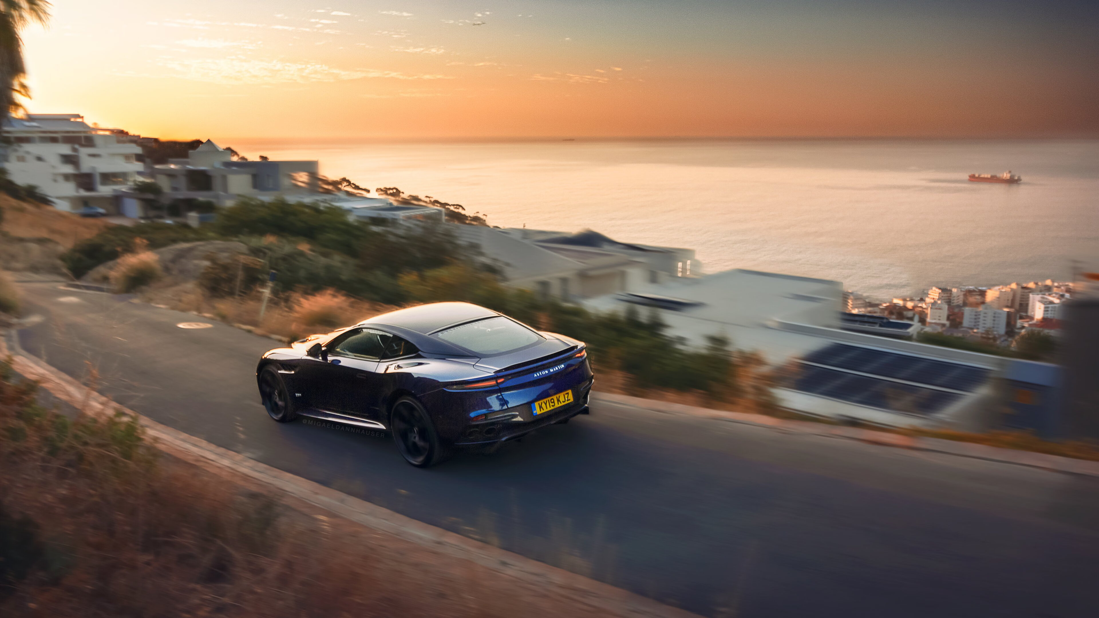 开云体育娱乐app安全-马戏团运动表演融合，演绎空中飞人的精彩，马戏团动作